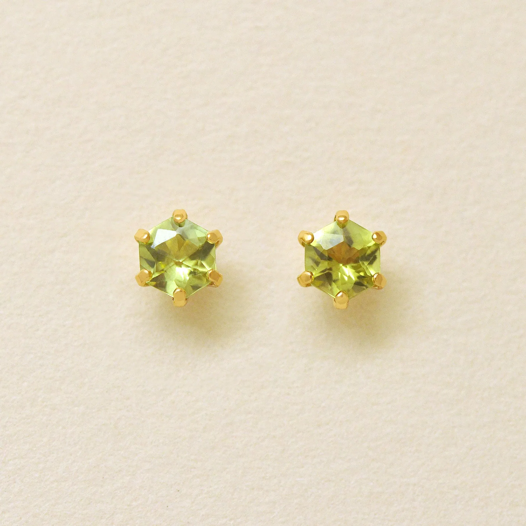 [Second Earrings] 18K Yellow Gold Peridot Rose Cut Earrings